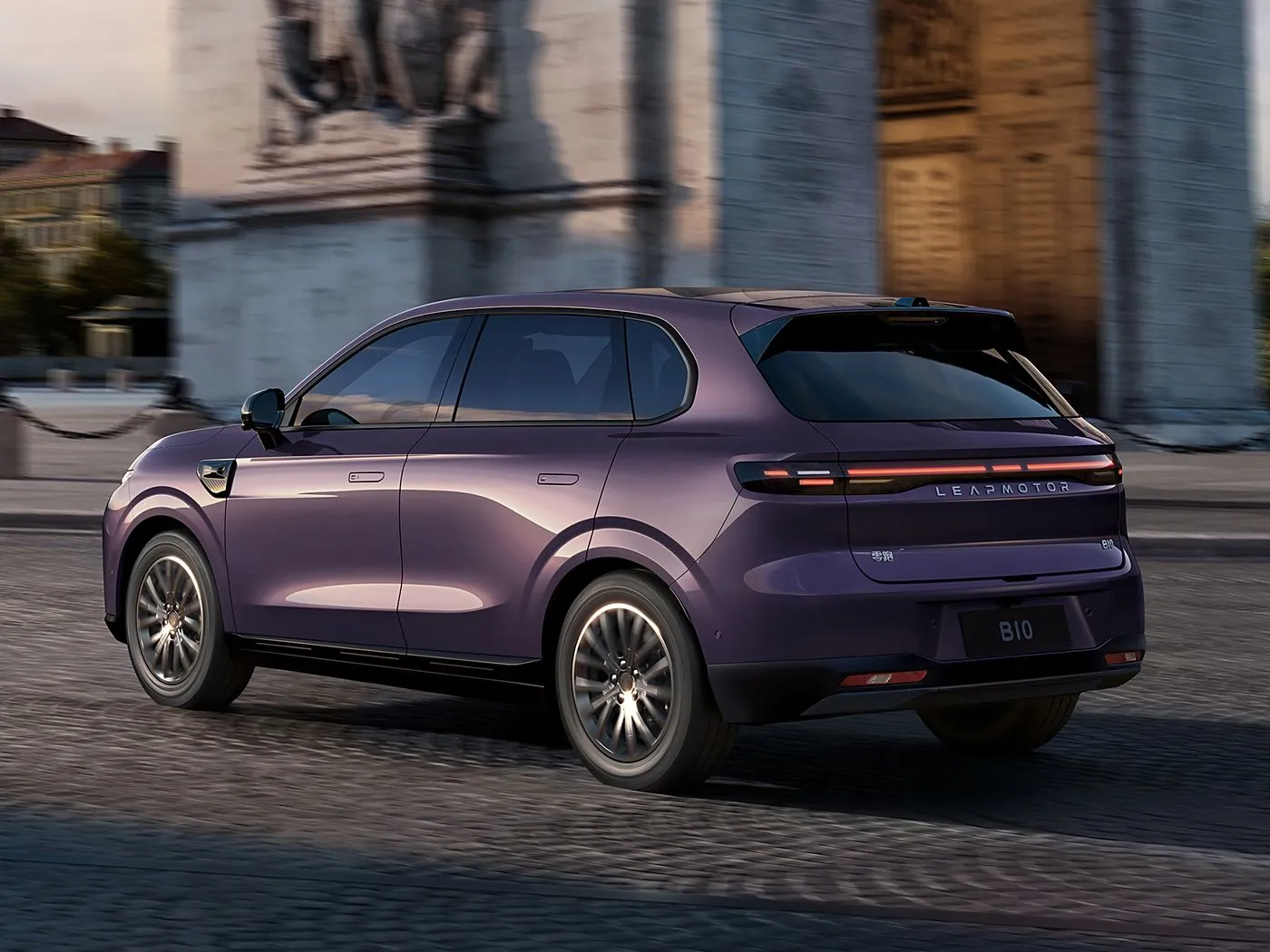 SUV compact électrique pur Leapmotor B10 avec autonomie CLTC de 510 à 600 km, écran 14,6" 2,5K et véhicule Leapmotor Pilot New Energy