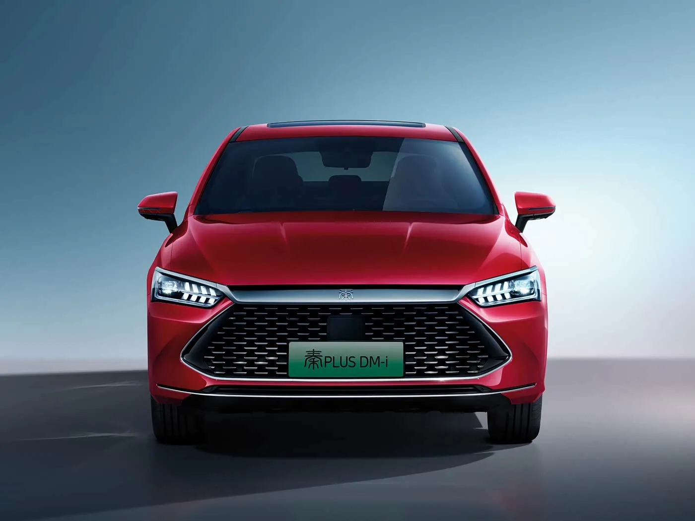 BYD Qing Plus SUV électrique Voiture automatique hybride Véhicule à nouvelle énergie Moteur EV amélioré Direction à gauche Berline optimisée pour le moteur de recherche