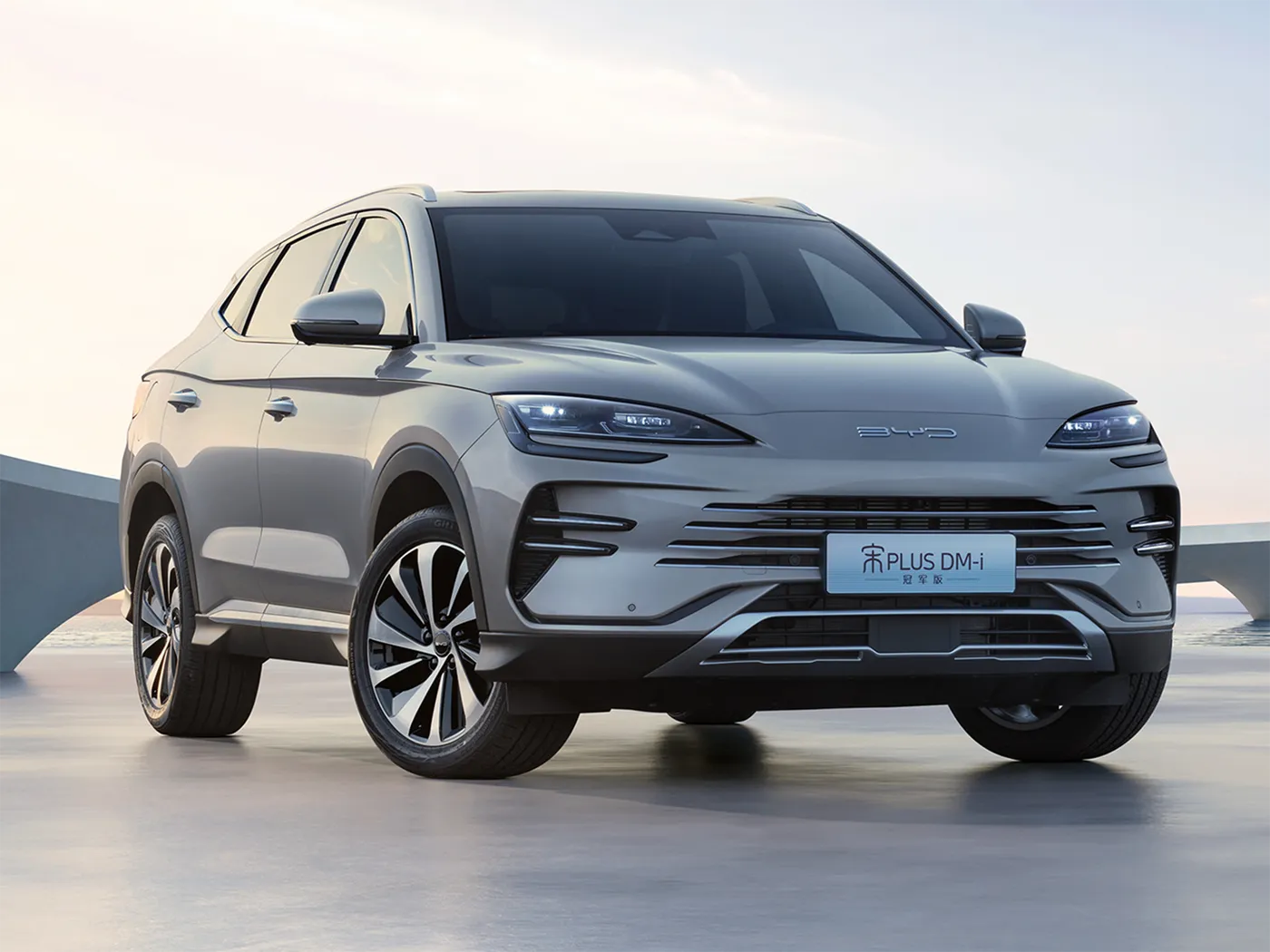 BYD Song Plus SUV Transmission intégrale automatique avec caméra arrière Sièges en cuir Carburant hybride Volant à gauche