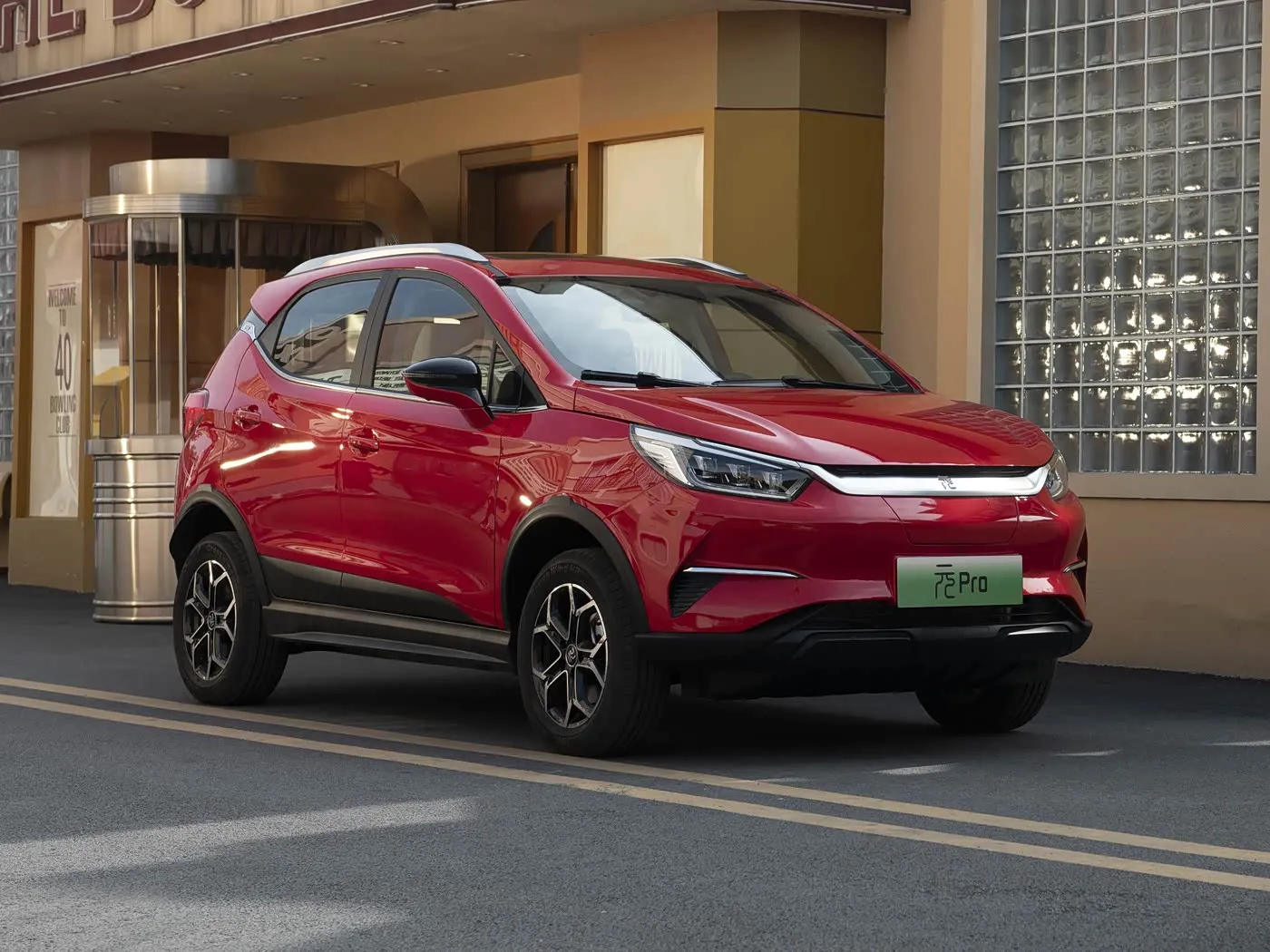 BYD Yuan Pro SUV électrique de luxe, autonomie de 320 km, fonctionnalités avancées pour la conduite urbaine, véhicule à énergie nouvelle