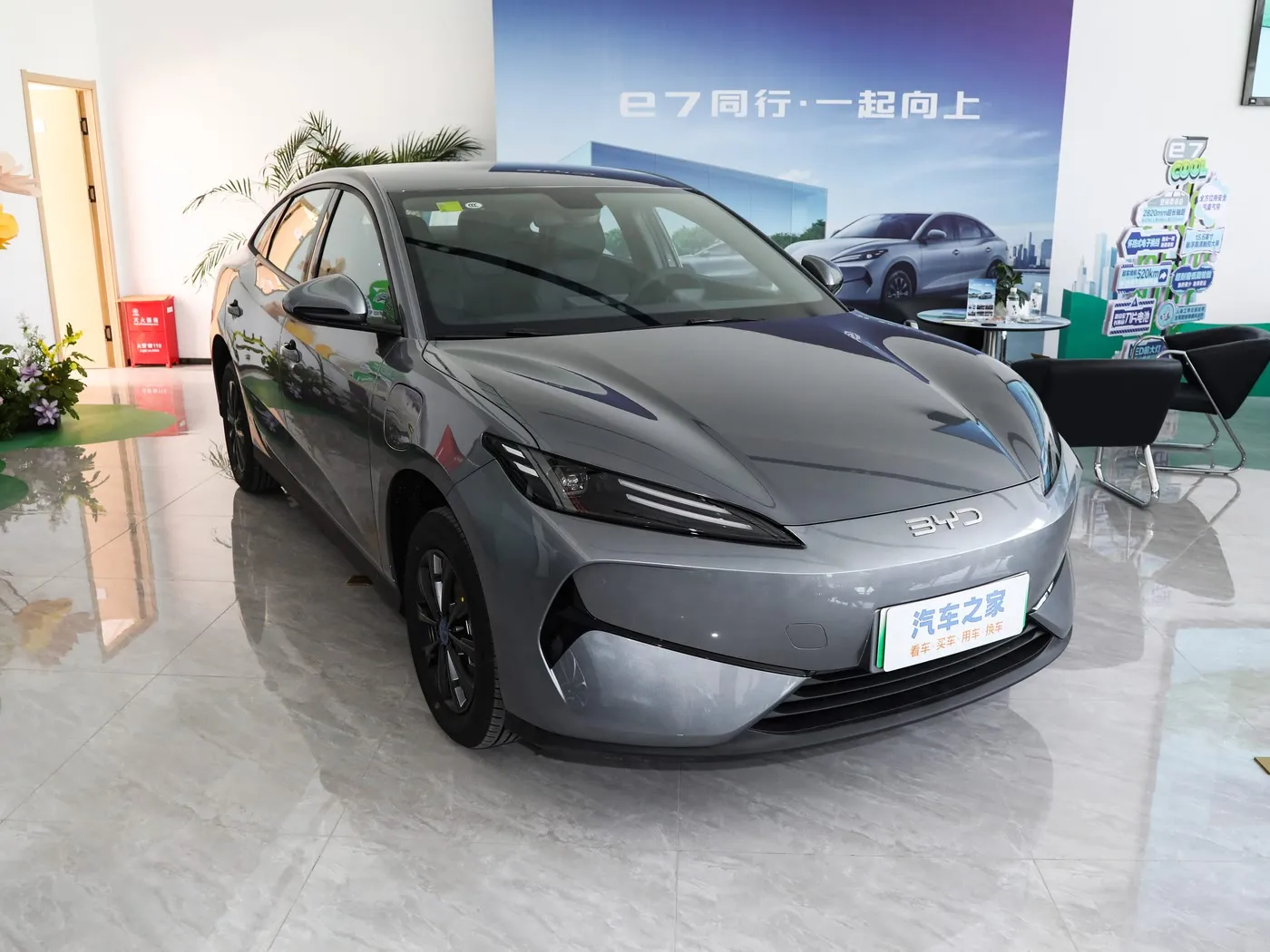 Nouveau modèle BYD E7 EV voiture 150 km/h vitesse maximale 136HP 180Nm couple 5 places véhicule électrique