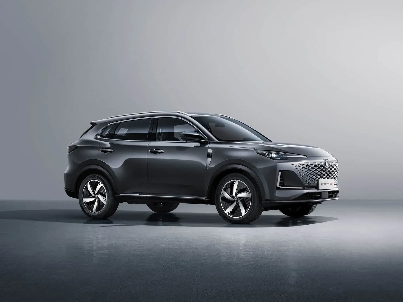 SUV compact Changan CS55 PLUS, vitesse maximale de 190 km/h, caméra 360°, climatisation double zone et audio JBL Premium