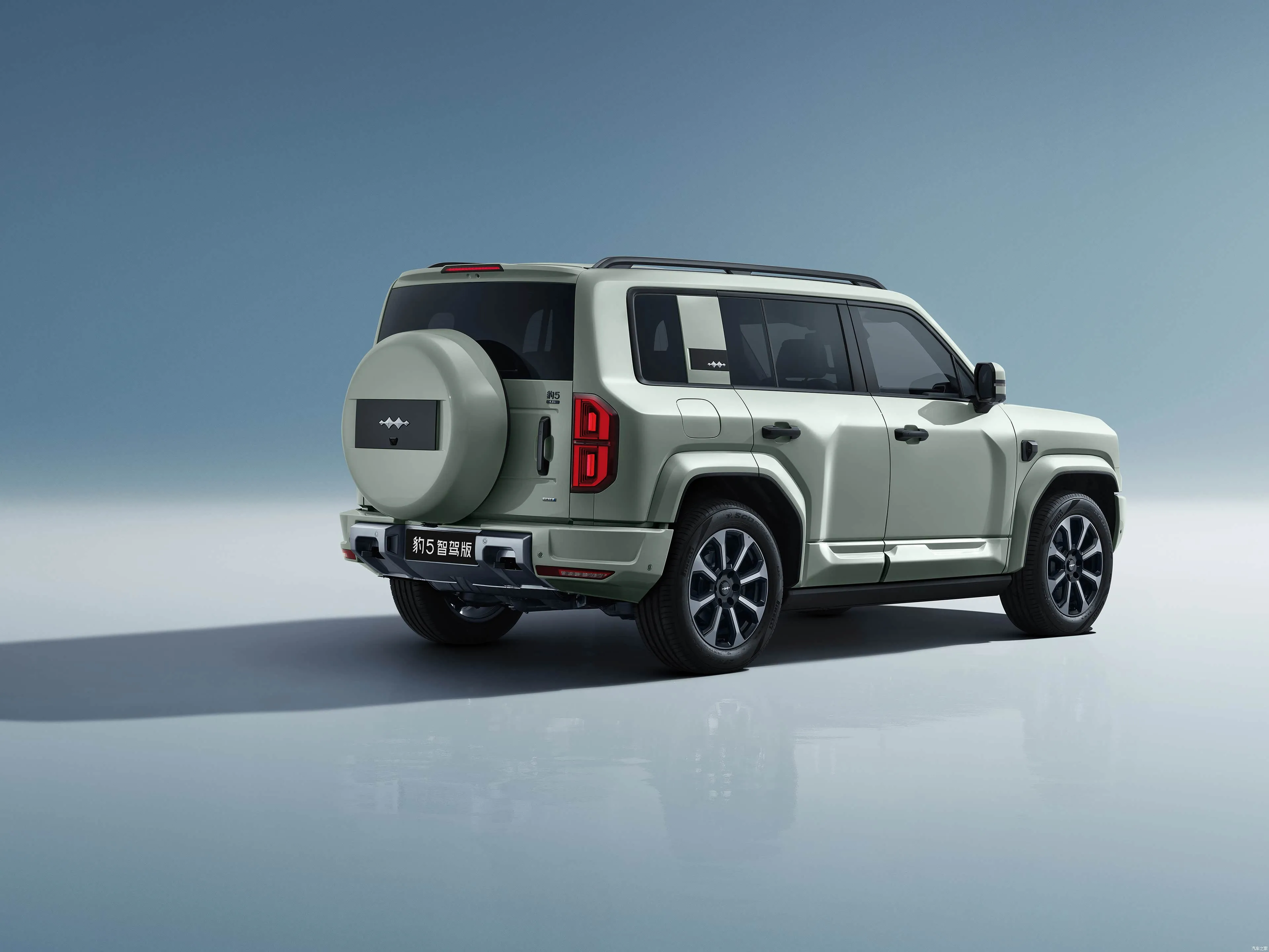 SUV tout-terrain hybride PHEV BYD Leopard 5 haut de gamme avec écran 15,6" 4x4 Drive 4WD réservoir de carburant 83L