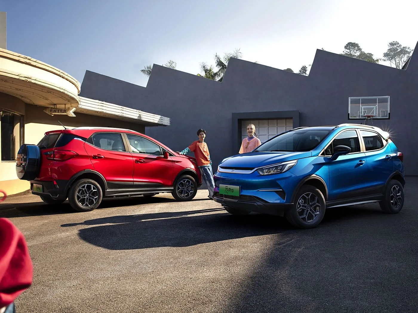 BYD Yuan Pro SUV électrique de luxe, autonomie de 320 km, fonctionnalités avancées pour la conduite urbaine, véhicule à énergie nouvelle
