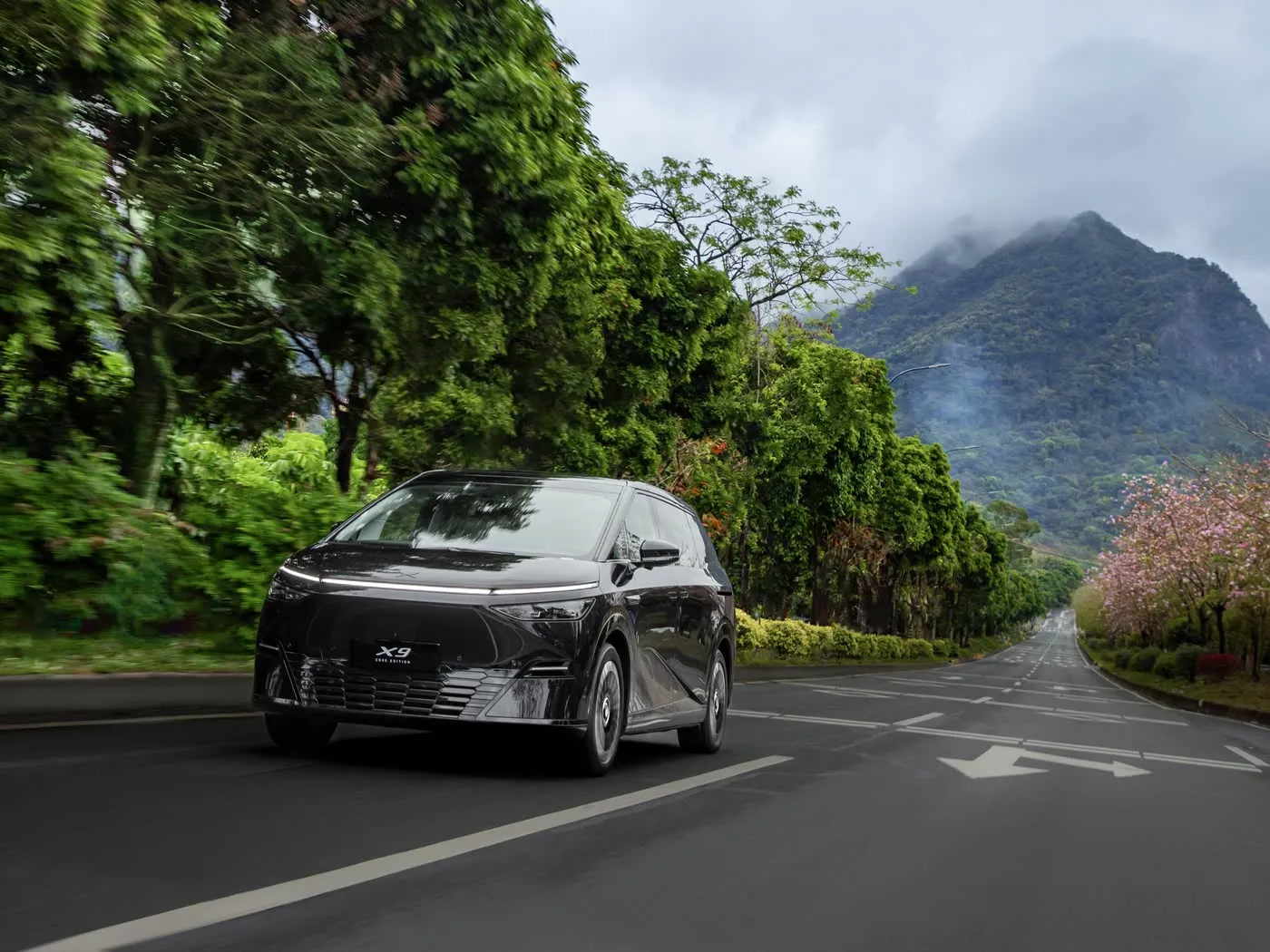 Xpeng X9 SUV monospace longue portée électrique pur direction gauche prix compétitif véhicule à énergie nouvelle