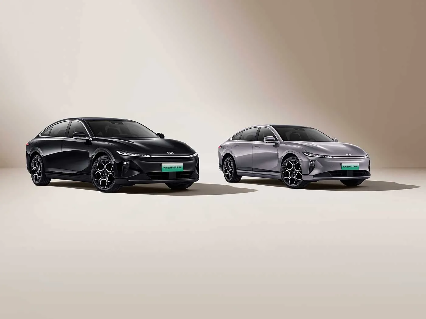 Changan Qiyuan A07 Hybrid EV Berline Véhicule à énergie nouvelle en provenance de Chine Gamme 1200 km Boîte de vitesses automatique 5 sièges Vitesse 175 km/h Taille des pneus R19