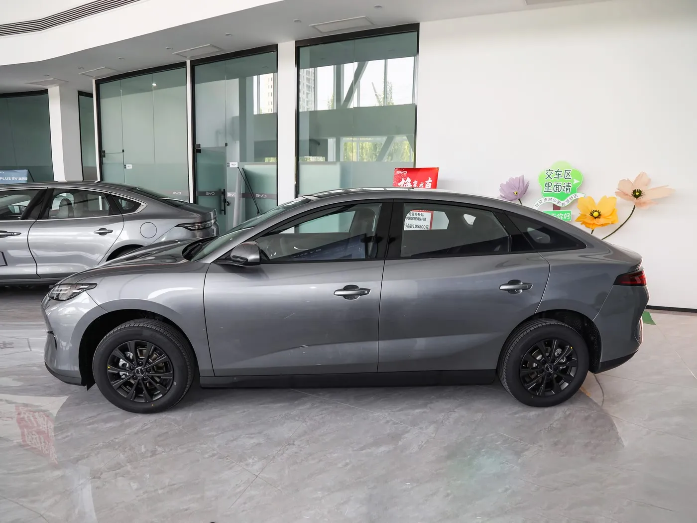 Nouveau modèle BYD E7 EV voiture 150 km/h vitesse maximale 136HP 180Nm couple 5 places véhicule électrique