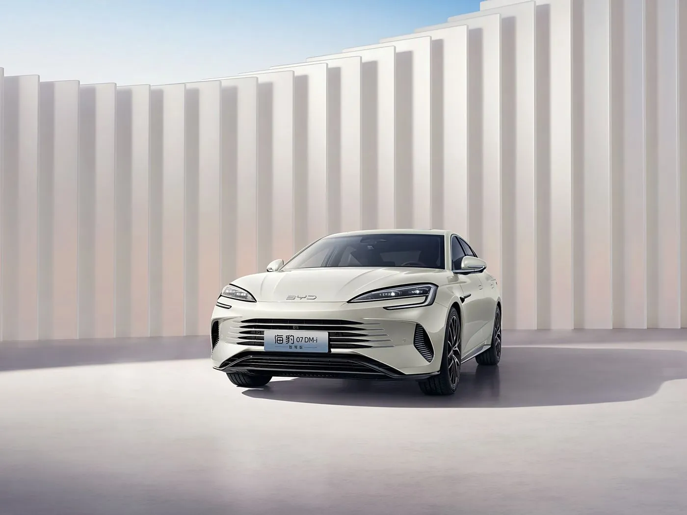 BYD Seal 07 DM-i SUV électrique berline automatique à grande vitesse avec moteur EV 4 places direction gauche caractéristiques du véhicule nouvelle énergie