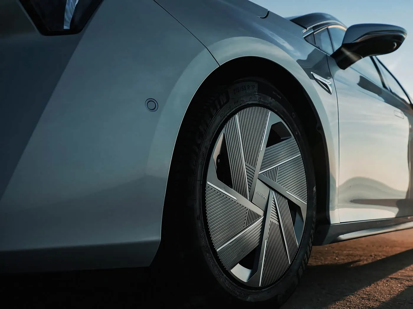 AION RT SUV électrique conduite à gauche haute vitesse EV boîte de vitesses automatique hybride Mini niveau berline nouvelle énergie véhicule pour adultes