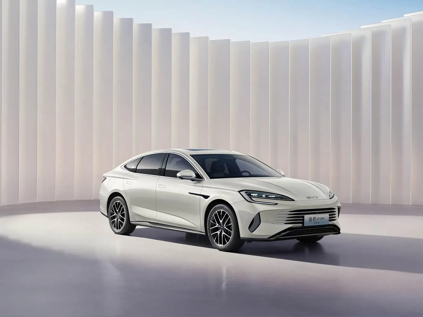 BYD Seal 07 DM-i SUV électrique berline automatique à grande vitesse avec moteur EV 4 places direction gauche caractéristiques du véhicule nouvelle énergie
