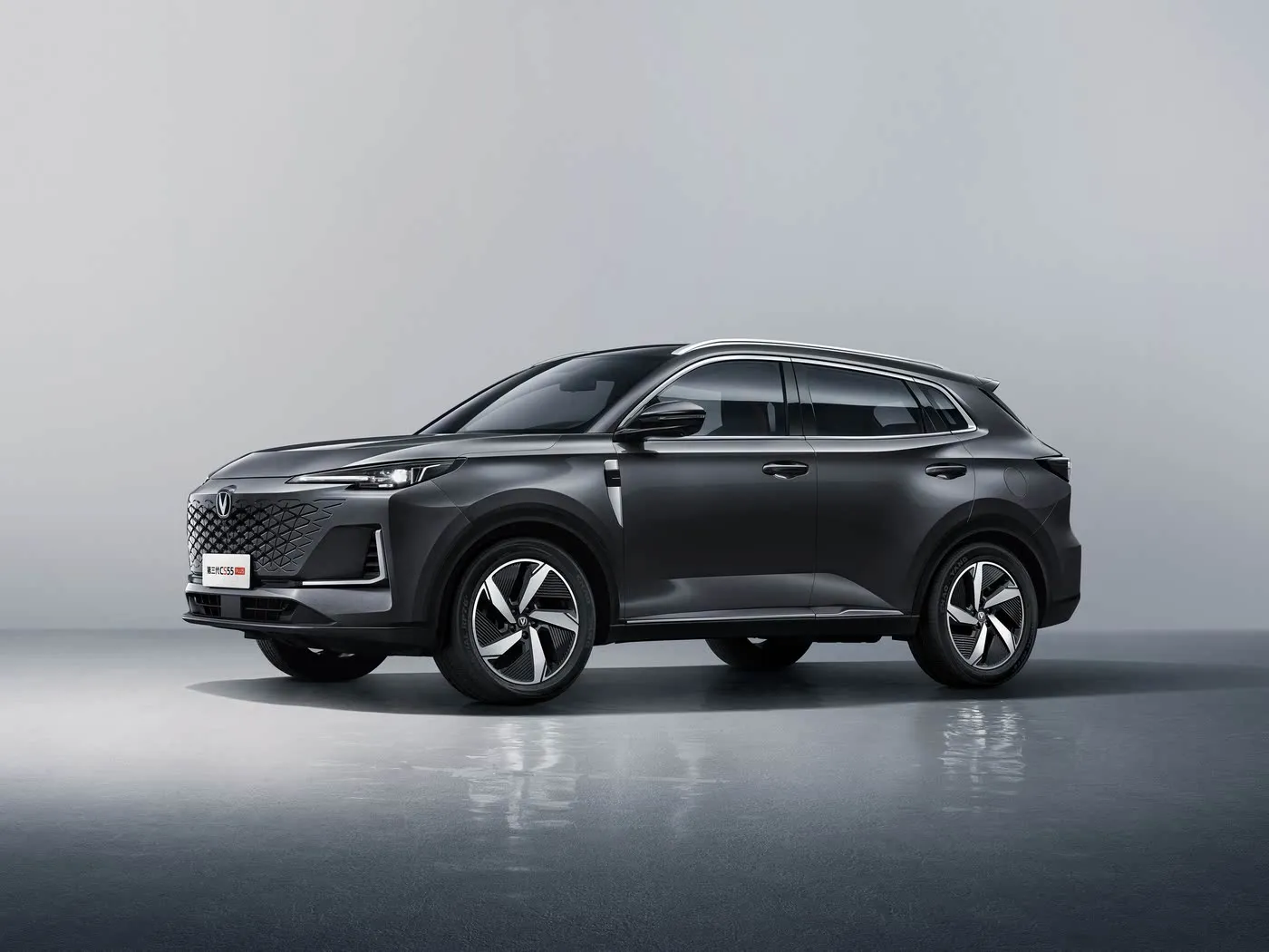 SUV compact Changan CS55 PLUS, vitesse maximale de 190 km/h, caméra 360°, climatisation double zone et audio JBL Premium