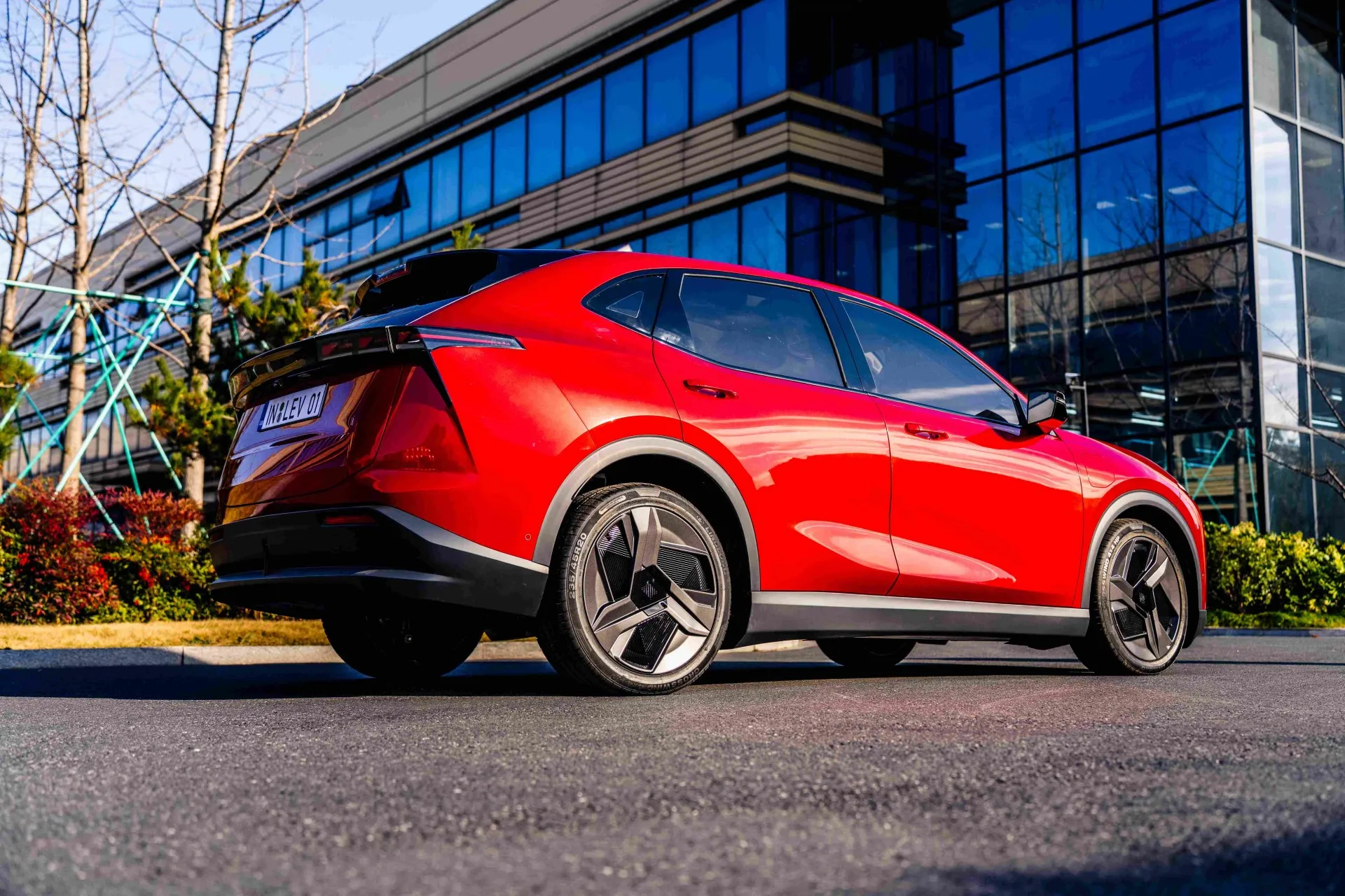 LEV01 SUV À CONDUITE À DROITE VÉHICULE À ÉNERGIE NOUVELLE EV empattement longue portée 5 sièges