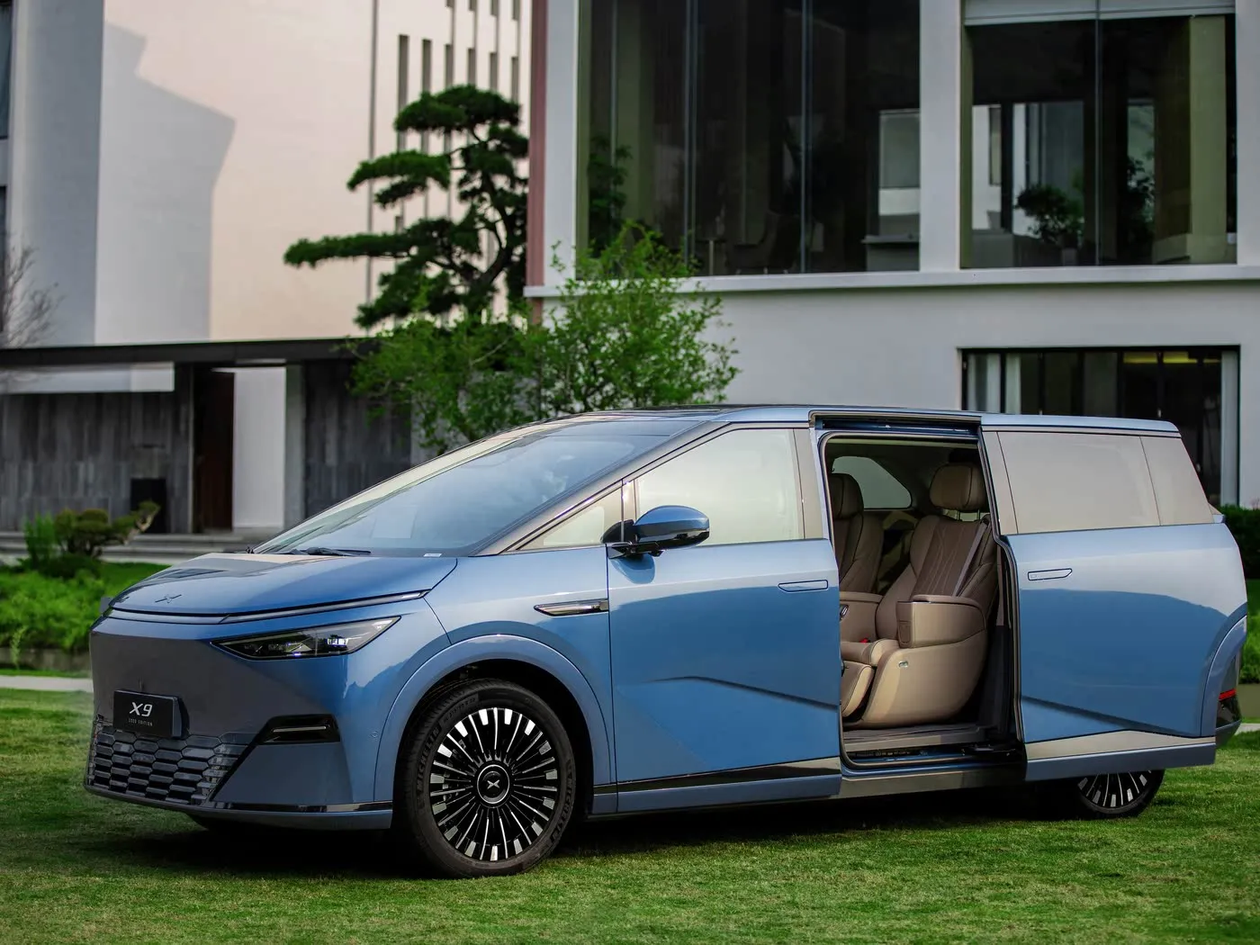 Xpeng X9 SUV monospace longue portée électrique pur direction gauche prix compétitif véhicule à énergie nouvelle
