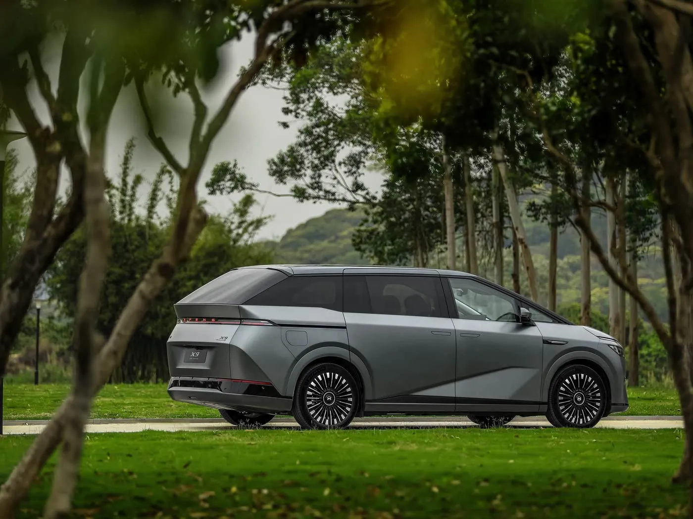 Xpeng X9 SUV monospace longue portée électrique pur direction gauche prix compétitif véhicule à énergie nouvelle