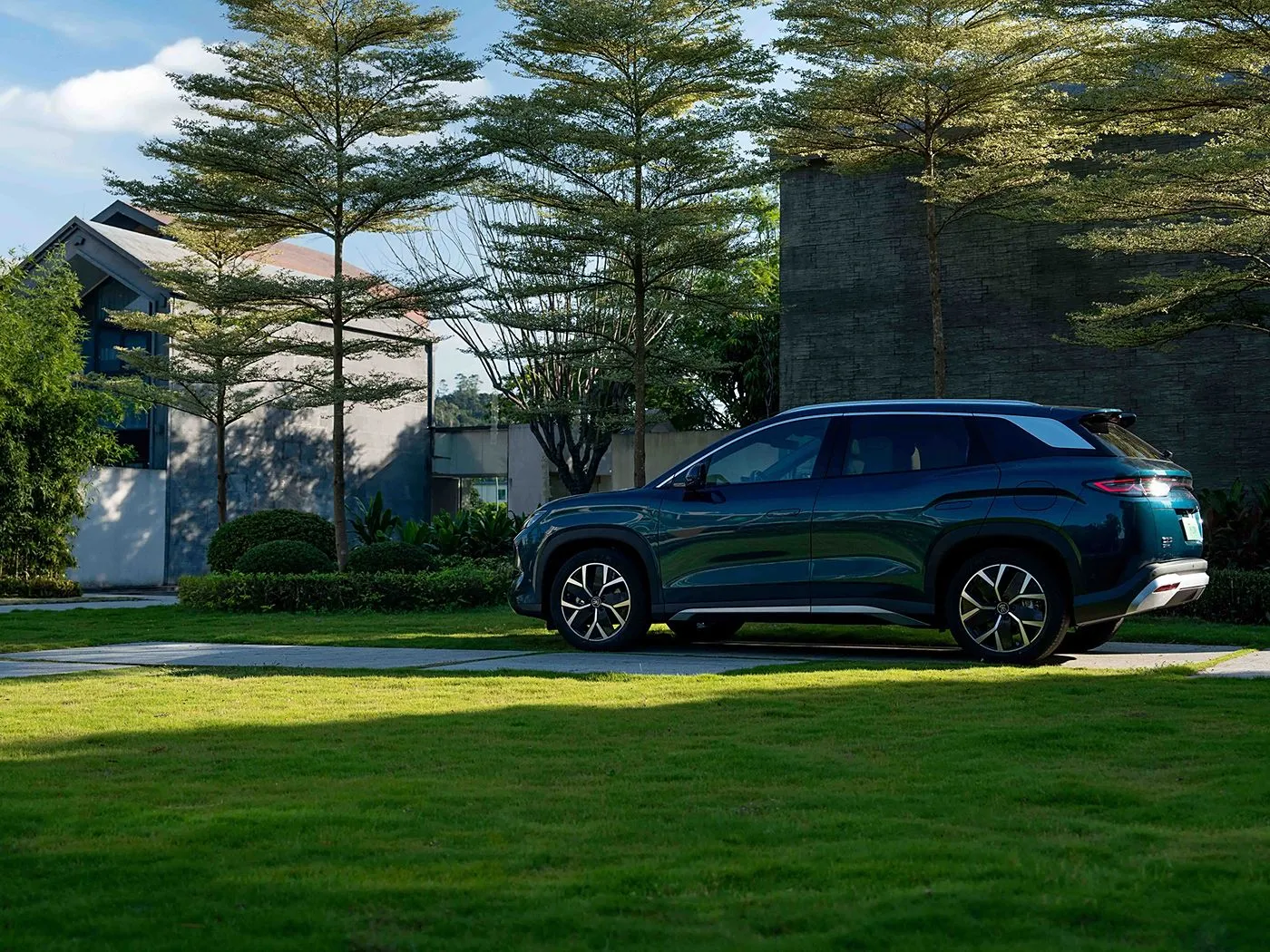 BYD Song L DM-i SUV compact PHEV Véhicule nouvelle énergie longue portée et haute vitesse DiPilot 2.0 Sièges chauffants Caméra panoramique 360°