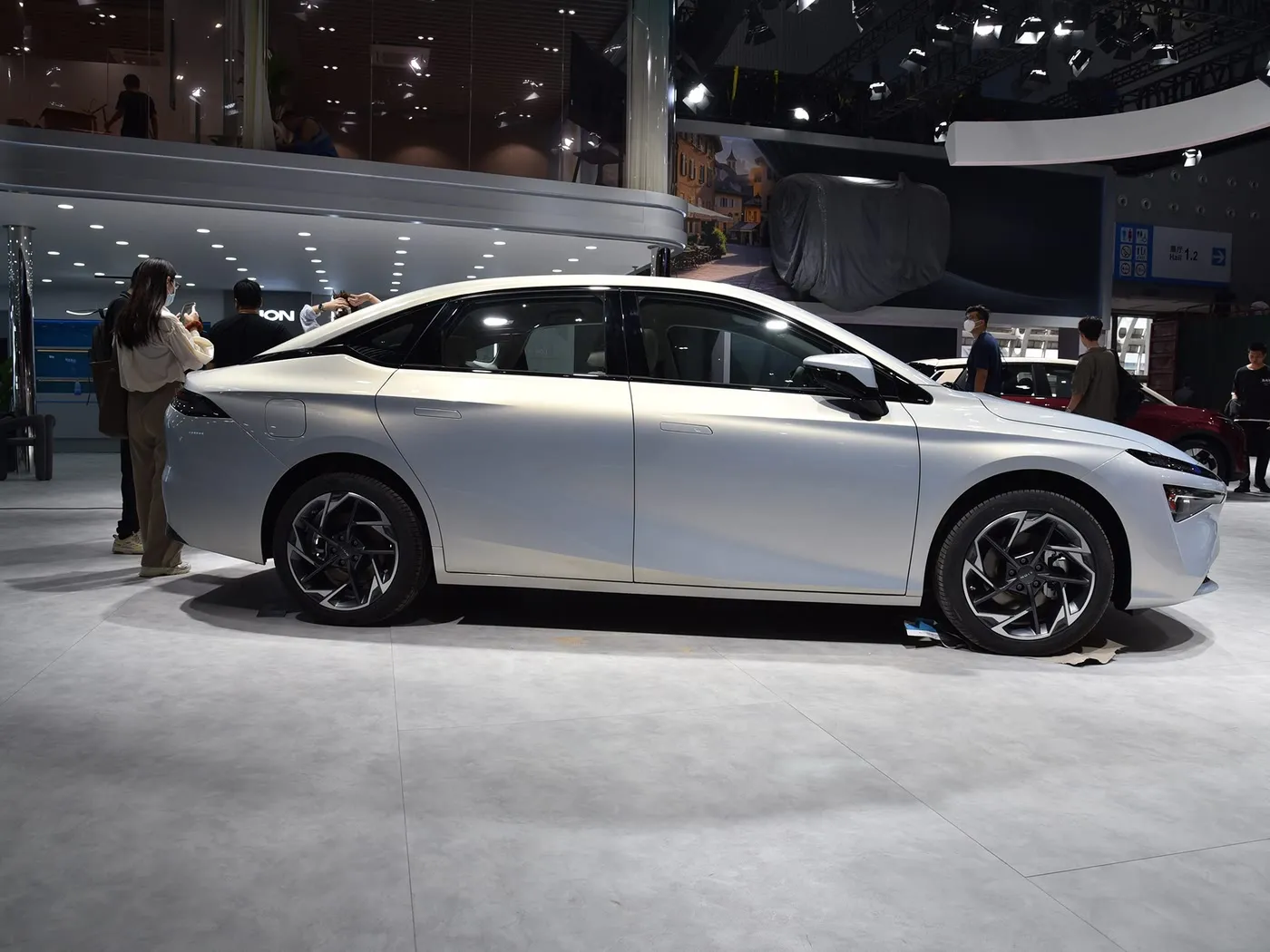 AION S MAX SUV électrique de luxe hybride EV avec fonctionnalités avancées à grande vitesse Véhicule écologique à énergie nouvelle