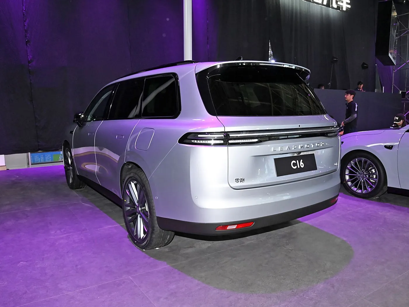 Leapmotor C16 5 portes 6 places EV SUV 4WD Mode de conduite Direction à gauche Carburant électrique et hybride Nouvelle énergie Auto